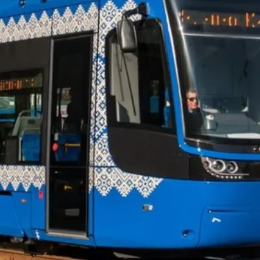 Ozdobione ukraińską „wyszywanką” - tramwaje na ulicach Kijowa