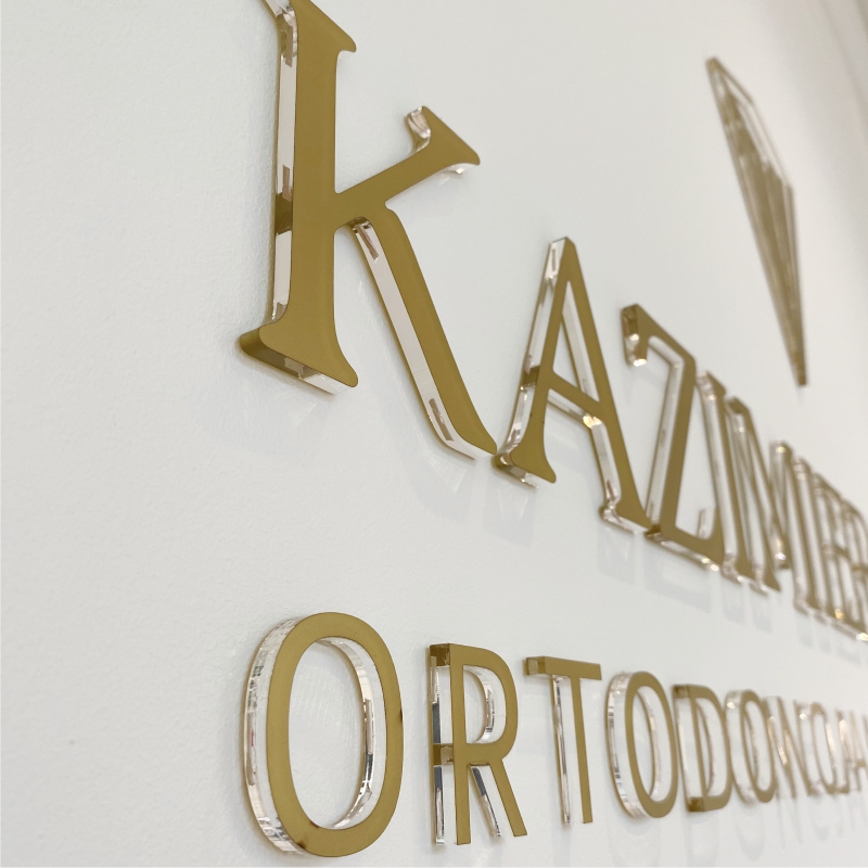 Litery i znaki przestrzenne z pleksi i styroduru