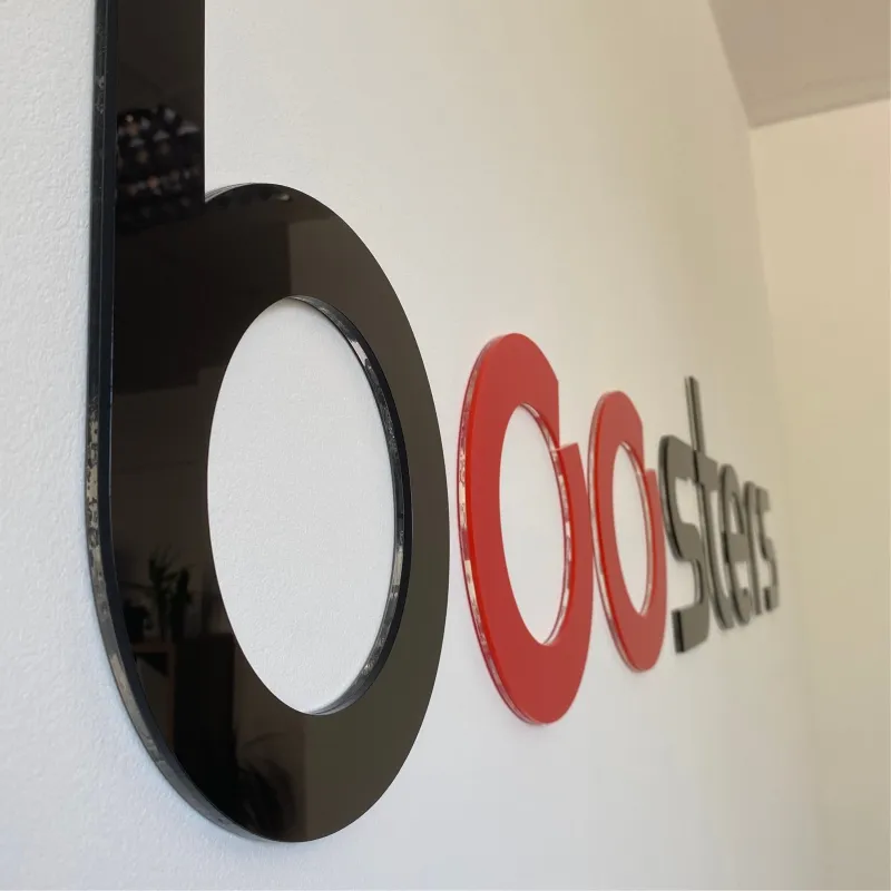 logotypy i znaki przestrzenne z pleksi