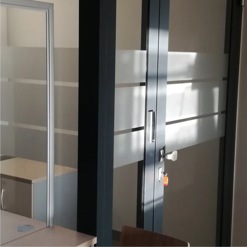 Oklejanie przeszkleń folią szronioną – NFZ Bydgoszcz i Włocławek