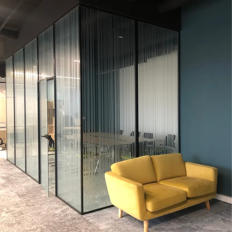 Kompleksowe wyklejanie przeszkleń w przestrzeni biurowej