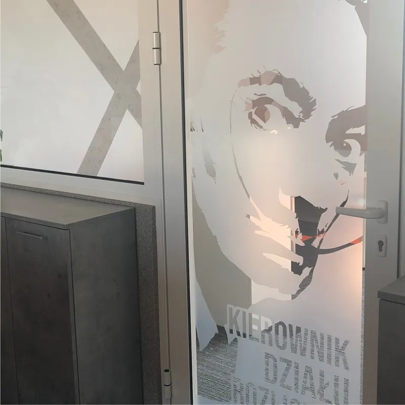 Biuro firmy Trans Expert – przeszklenia z folią szronioną