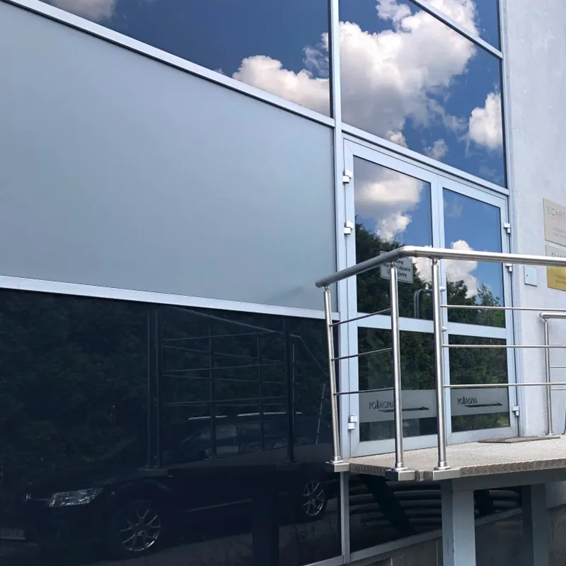 Folia matowa na przeszkleniach