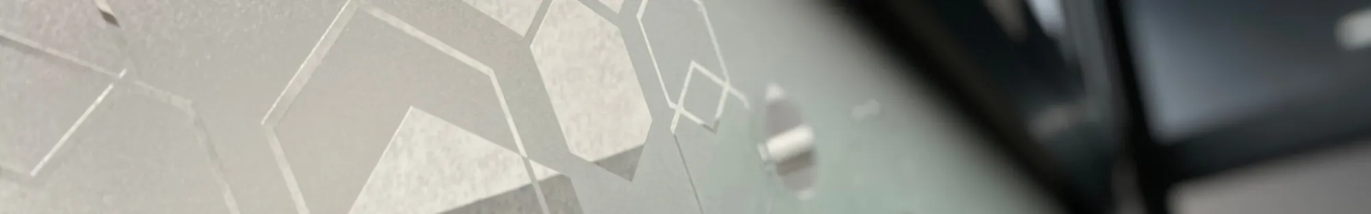 Folia szroniona Bydgoszcz – zastosowania w biurach i domach