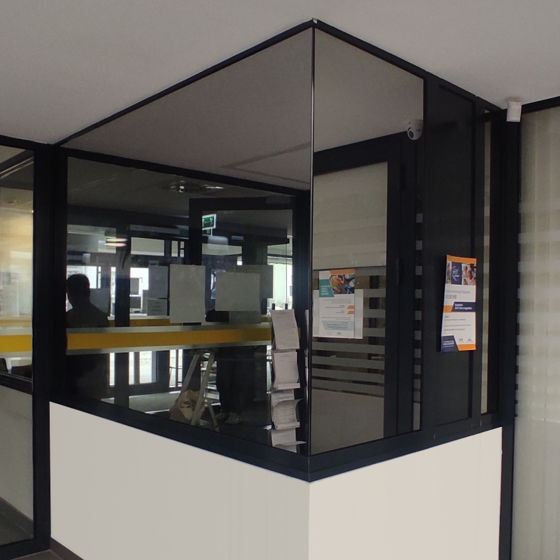 Oklejenie pomieszczenia technicznego – NFZ