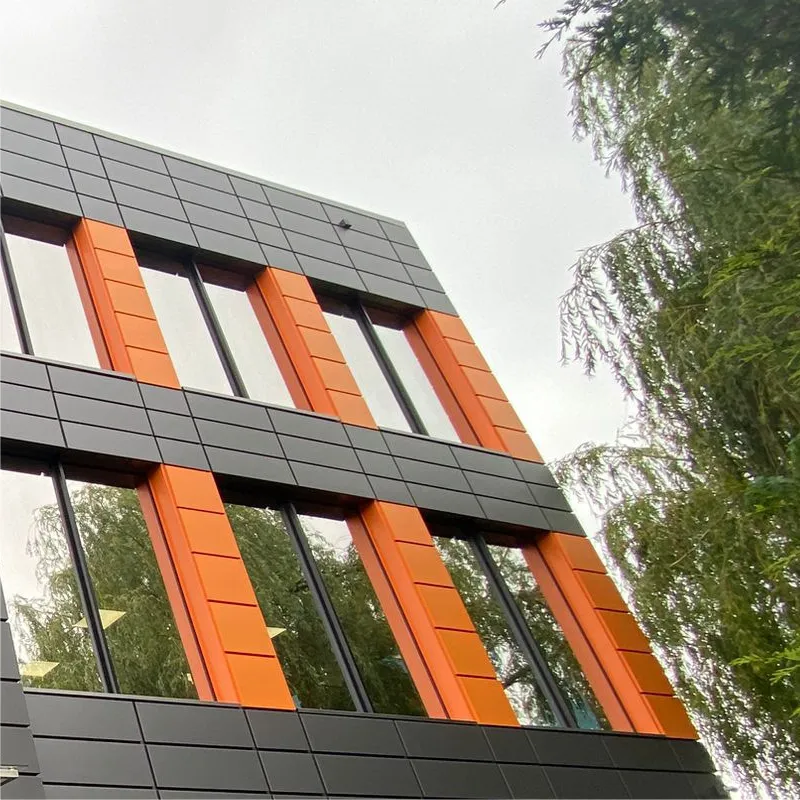 Kompleksowe oklejenie budynku firmy NMG - Silver 20