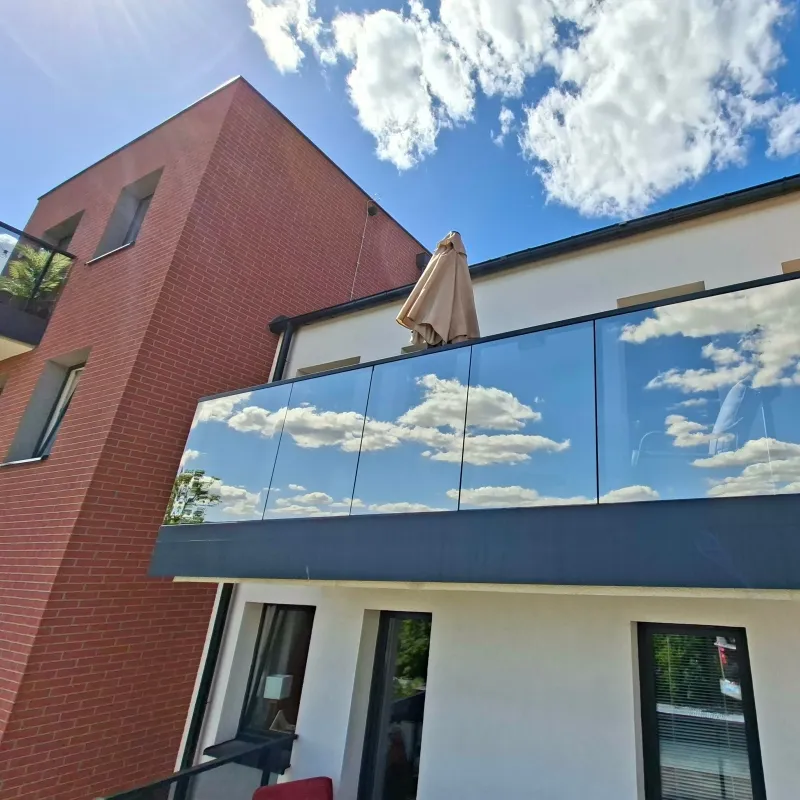 Folia przeciwsłoneczna Silver 40 na balkon
